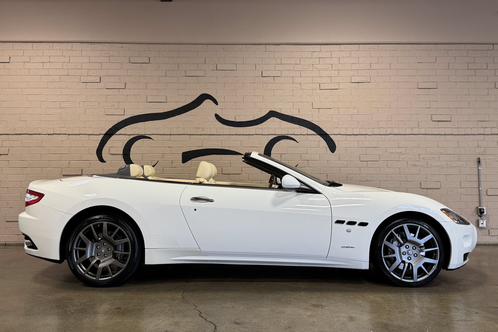 Used 2011 Maserati GranTurismo Convertible RWD image 5