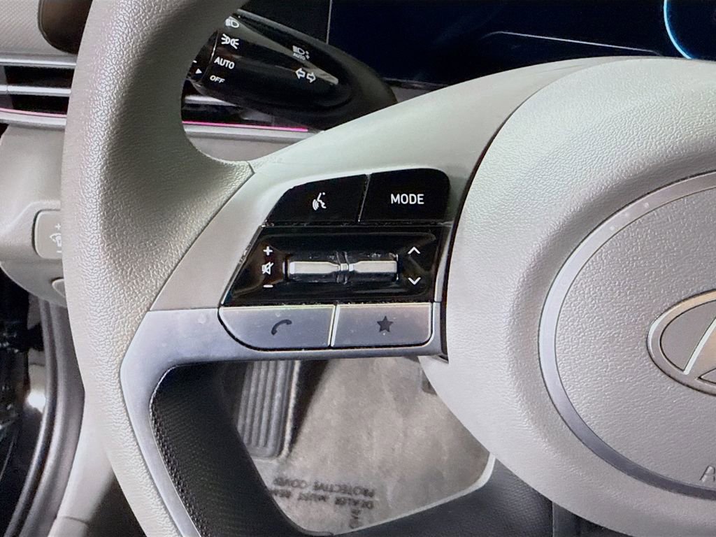 Used 2024 Hyundai Elantra SEL FWD image 20