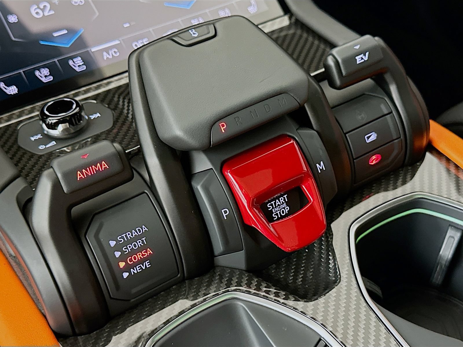 Used 2025 Lamborghini Urus SE AWD/4WD image 29