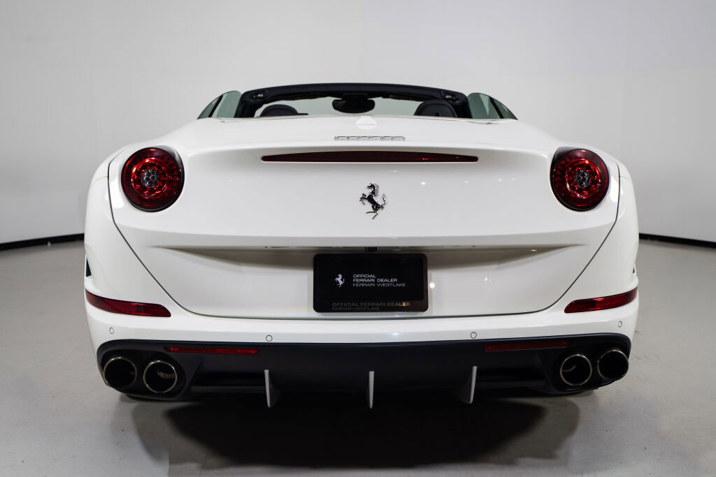Used 2017 Ferrari California T RWD image 21