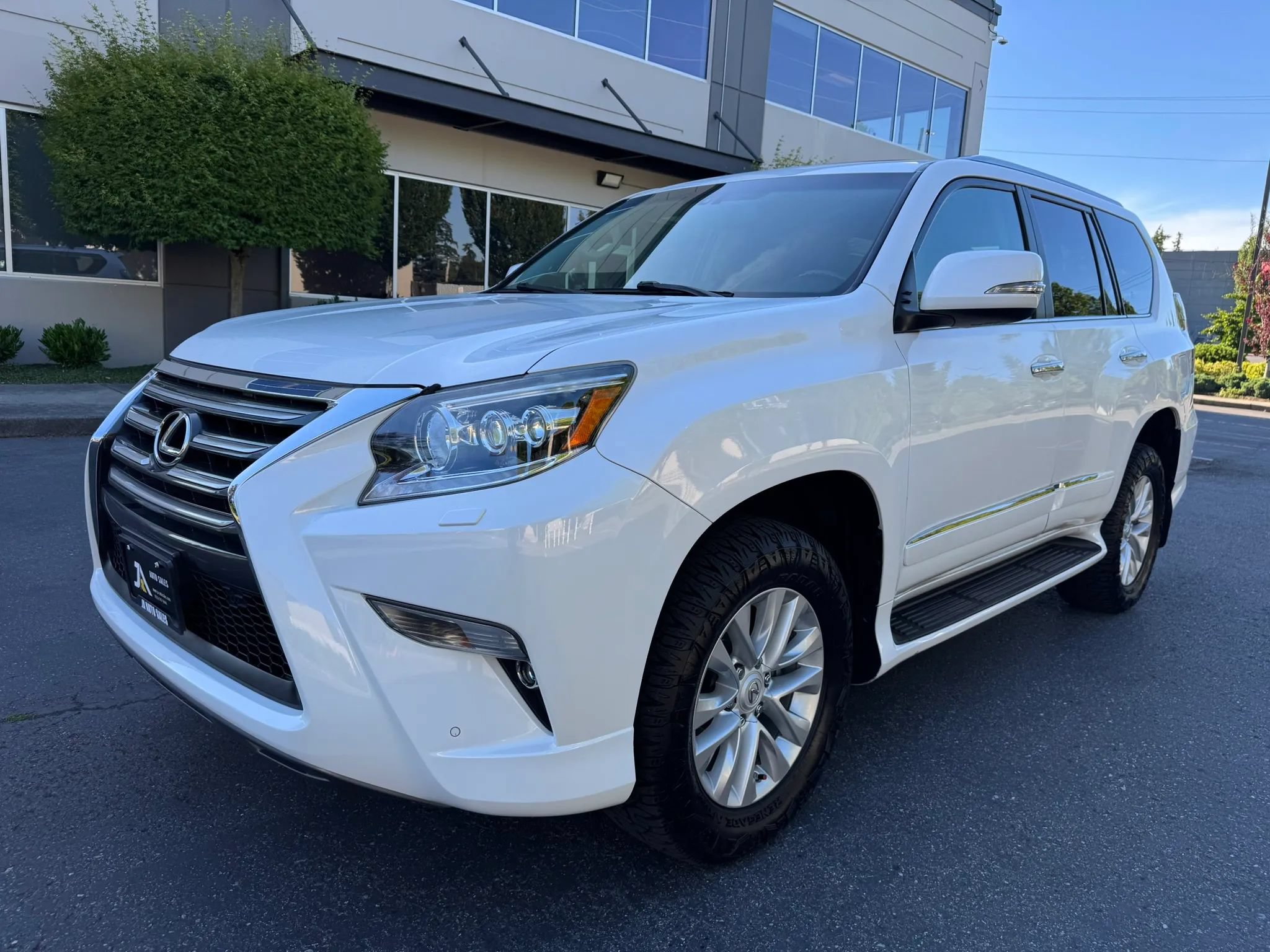 Used 2016 Lexus GX 460 w/ Premium Package AWD/4WD image 4