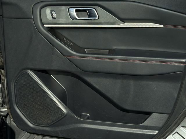 Used 2025 Ford Explorer ST-Line w/ ST-Line Street Pack AWD/4WD image 35