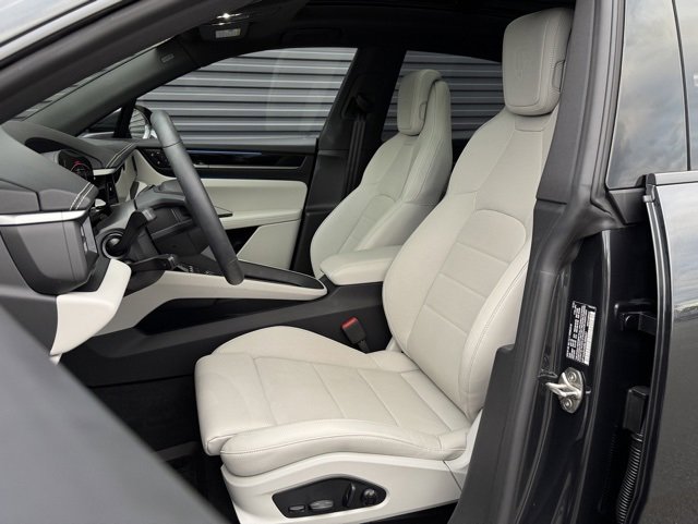 Certified 2025 Porsche Macan 4 Electric image 5