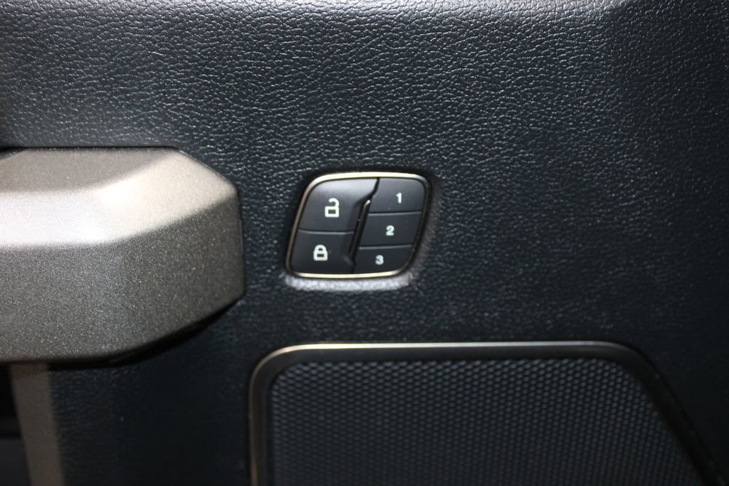 Used 2018 Ford F150 Raptor w/ Equipment Group 802A Luxury image 35