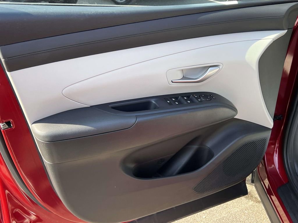 Certified 2025 Hyundai Tucson SE image 17