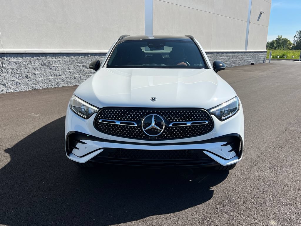 Used 2025 Mercedes-Benz GLC 350e 4MATIC image 3