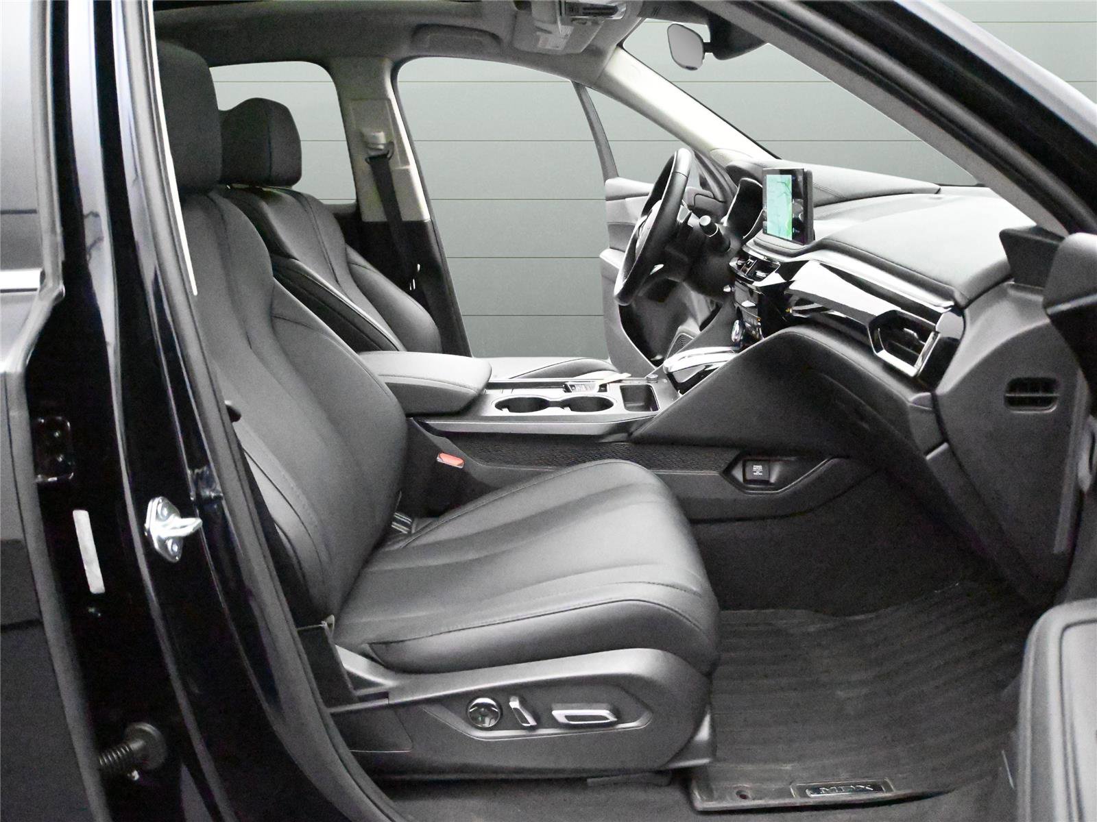 Certified 2025 Acura MDX SH-AWD image 14