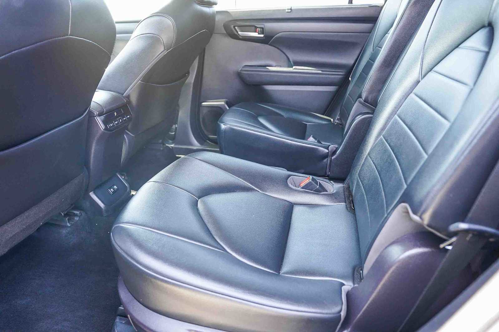 Used 2021 Toyota Highlander XLE image 19