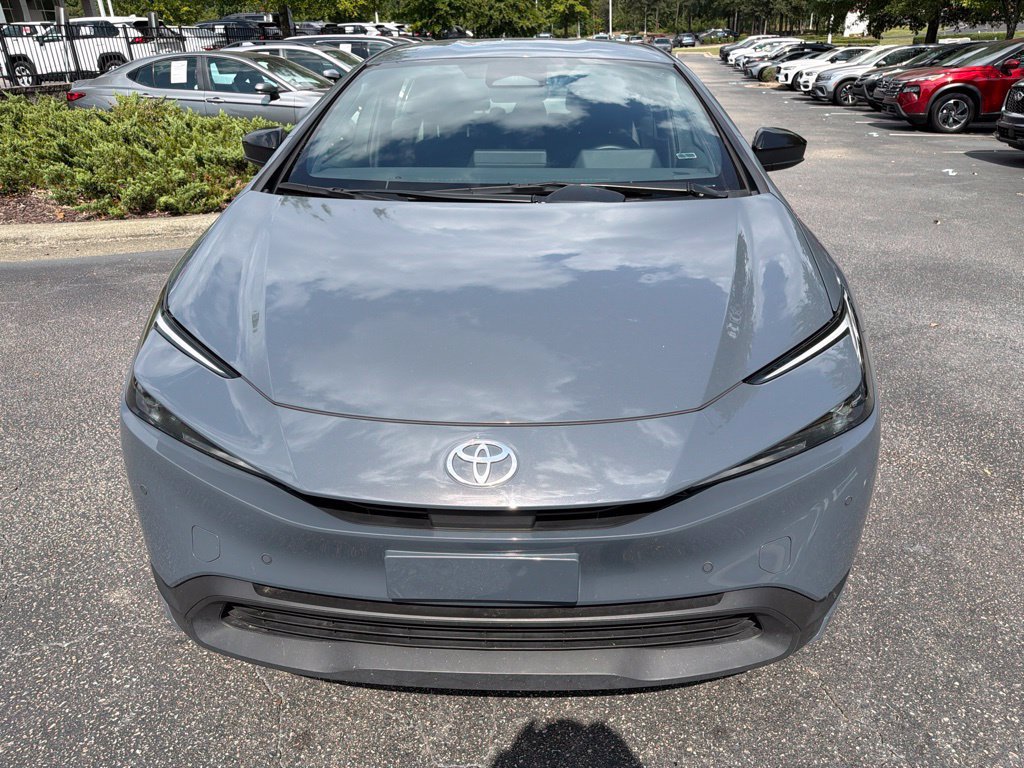 Used 2025 Toyota Prius LE FWD image 3