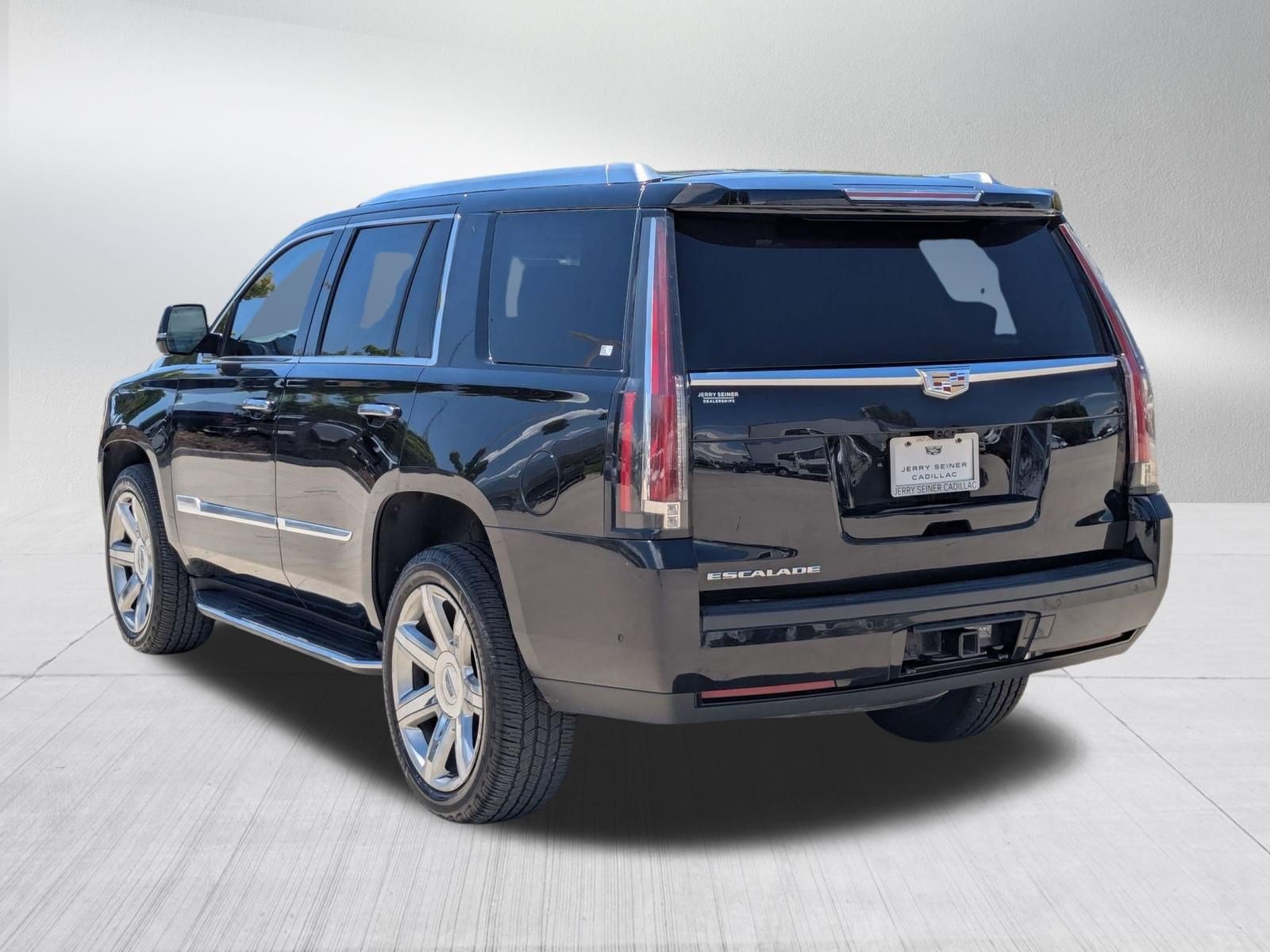 Used 2019 Cadillac Escalade Luxury AWD/4WD image 3
