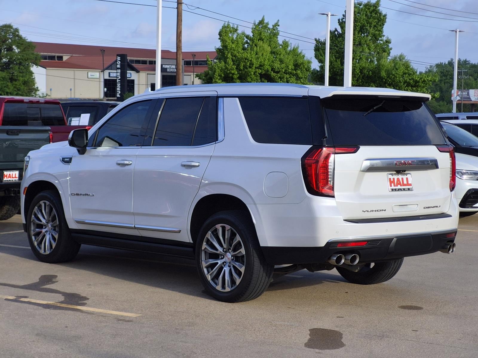 Certified 2021 GMC Yukon Denali w/ Denali Premium Package AWD/4WD image 4