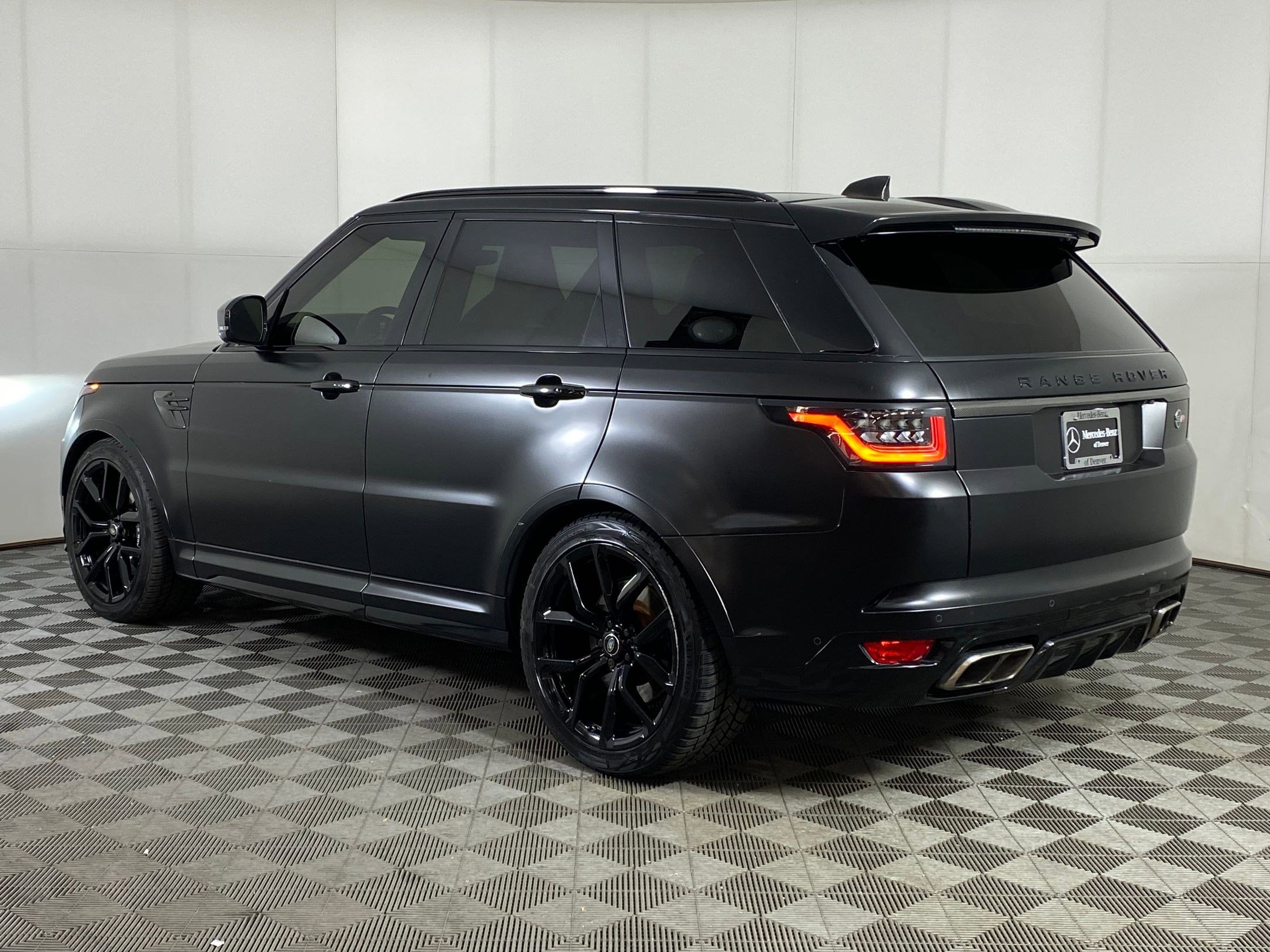 Used 2018 Land Rover Range Rover Sport SVR image 3