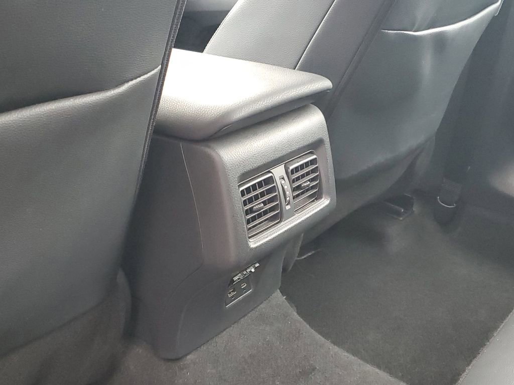 Used 2025 Toyota Camry SE image 29