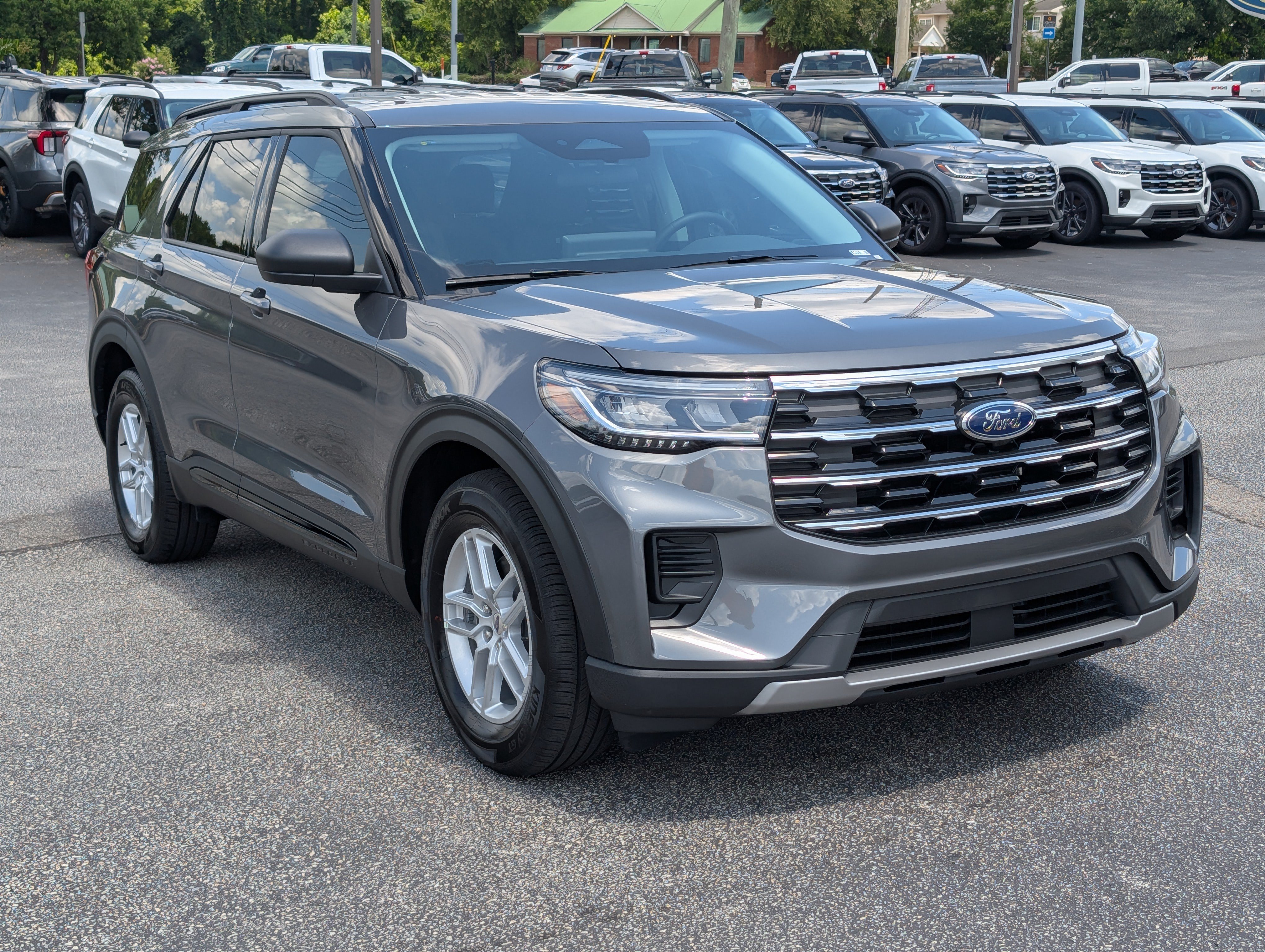New 2026 Ford Explorer Active RWD image 4