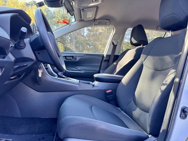 Used 2022 Toyota RAV4 LE image 27