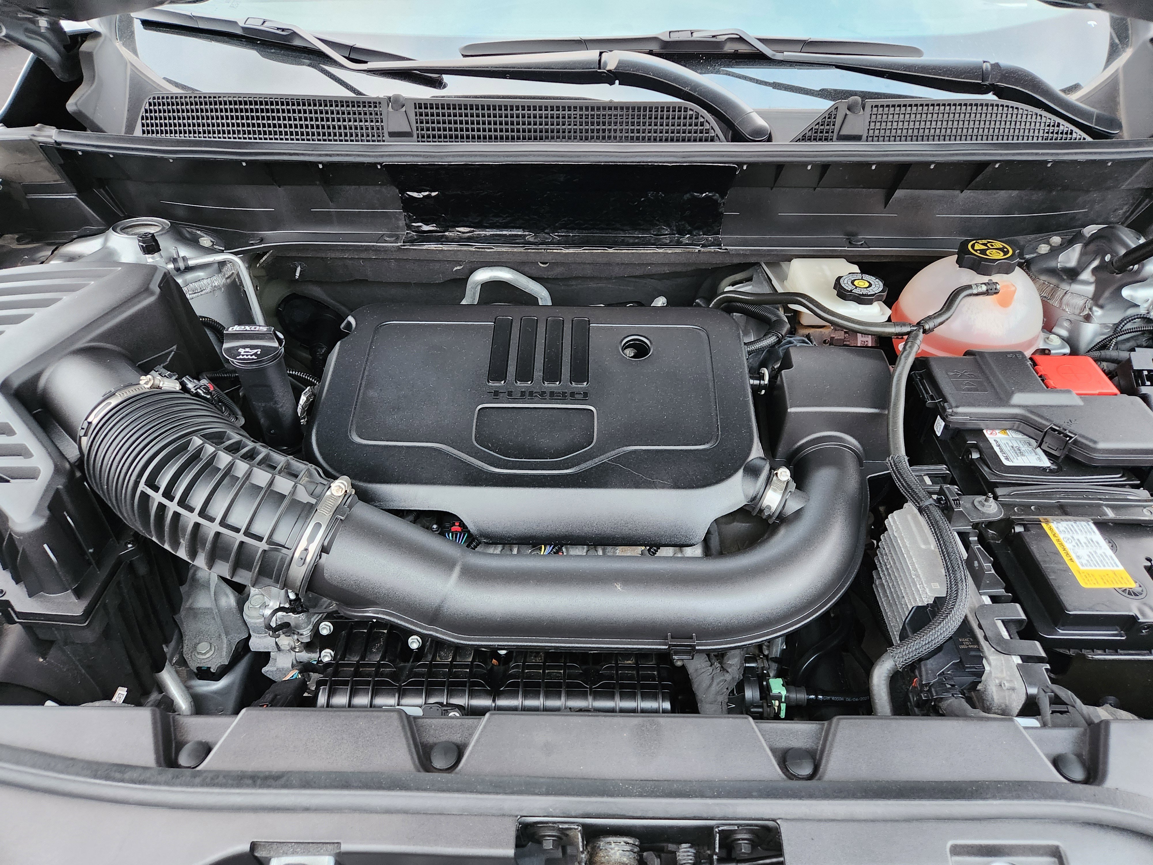 Used 2023 GMC Acadia SLE w/ LPO, Floor Liner Package image 10