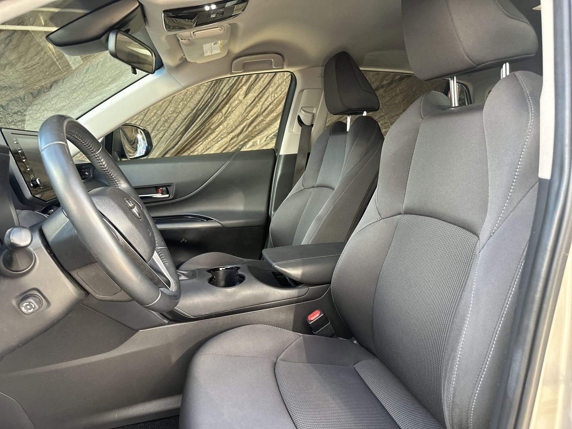 Used 2022 Toyota Venza LE image 13