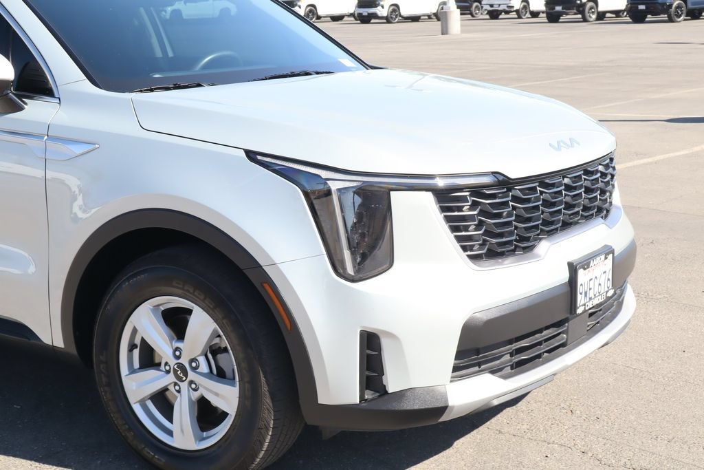 Used 2026 Kia Sorento LX FWD image 9