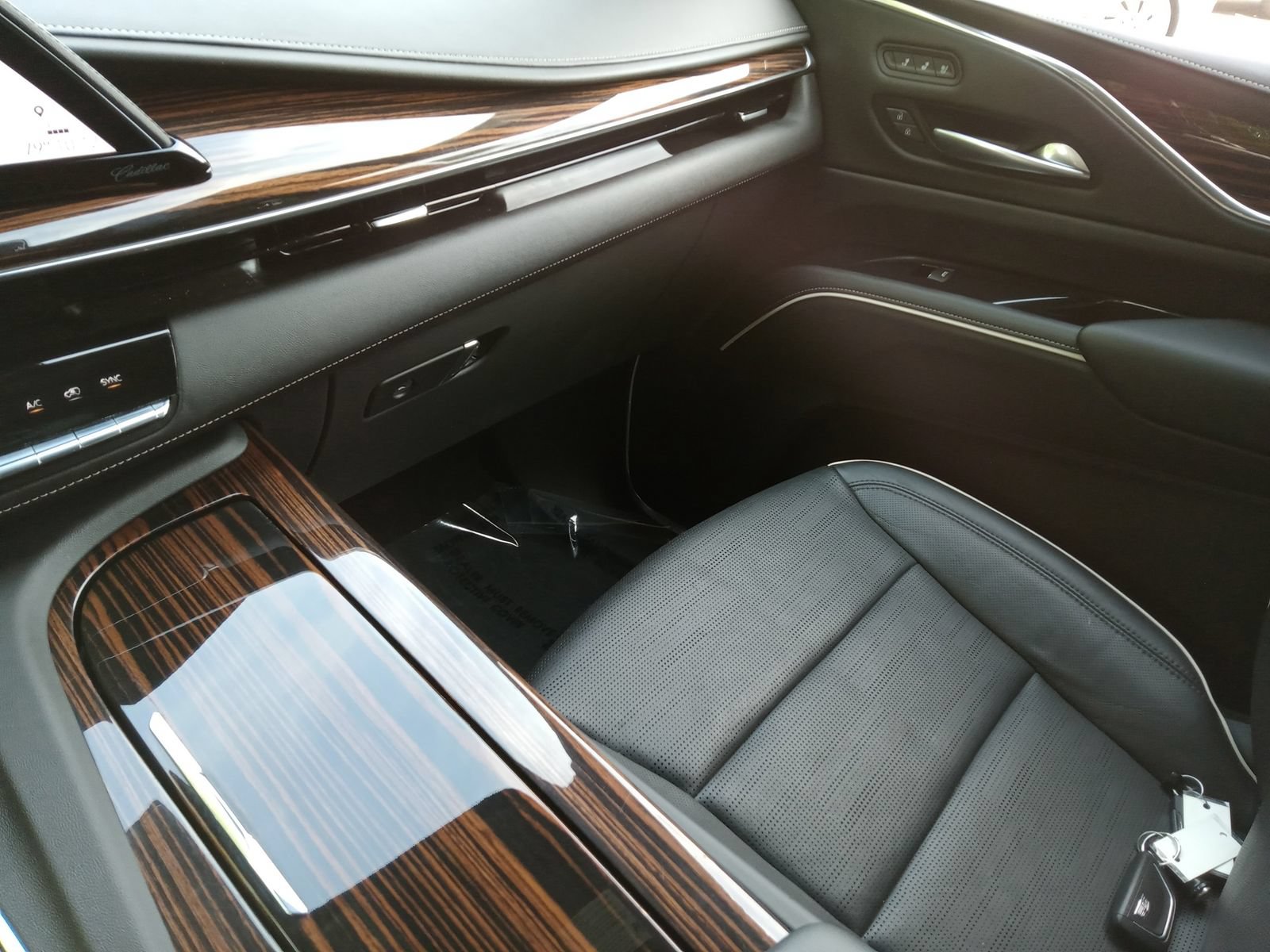 Used 2023 Cadillac Escalade ESV Premium Luxury w/ LPO, Radiant Package AWD/4WD image 18
