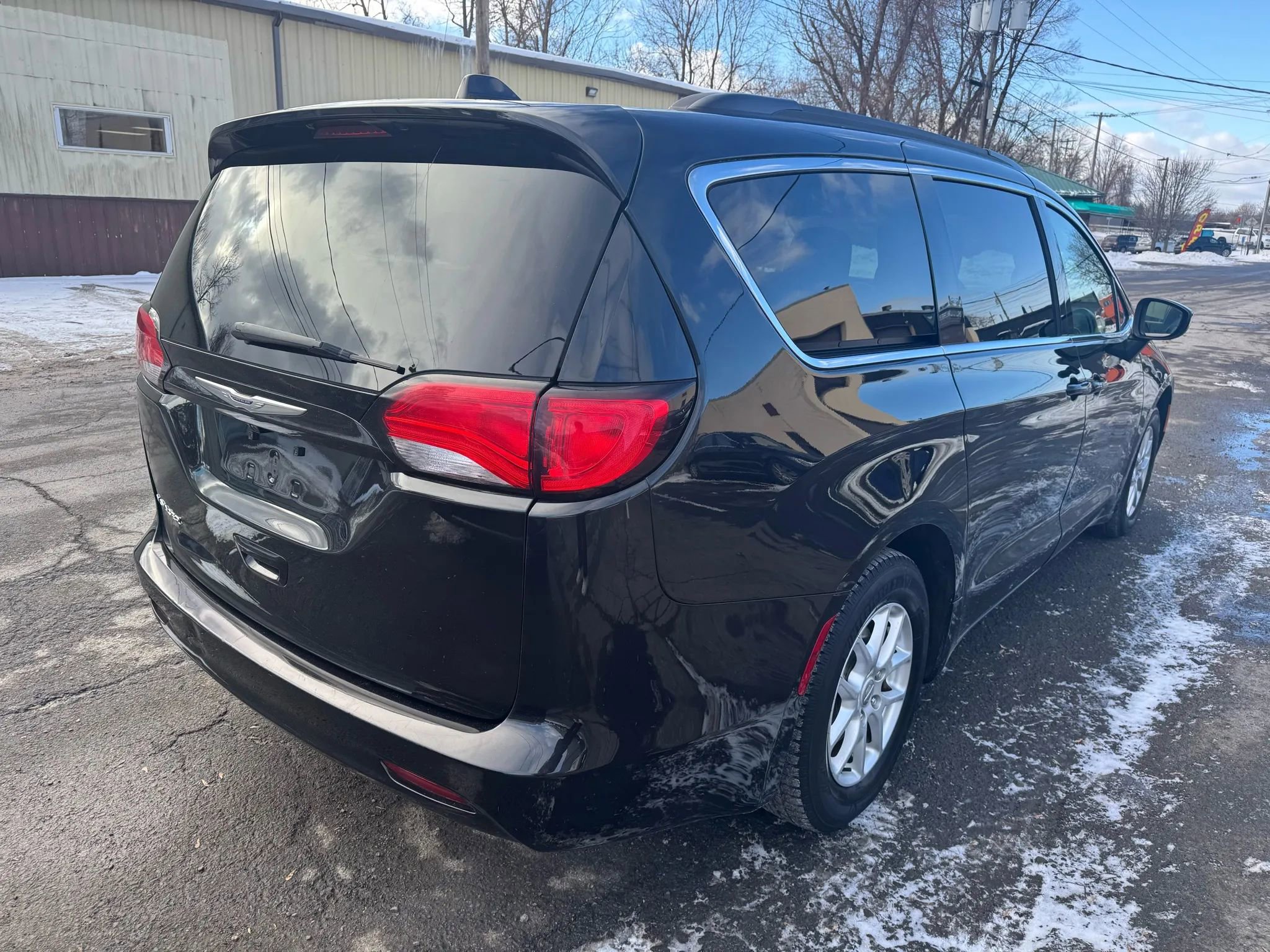 Used 2020 Chrysler Voyager Lxi image 5