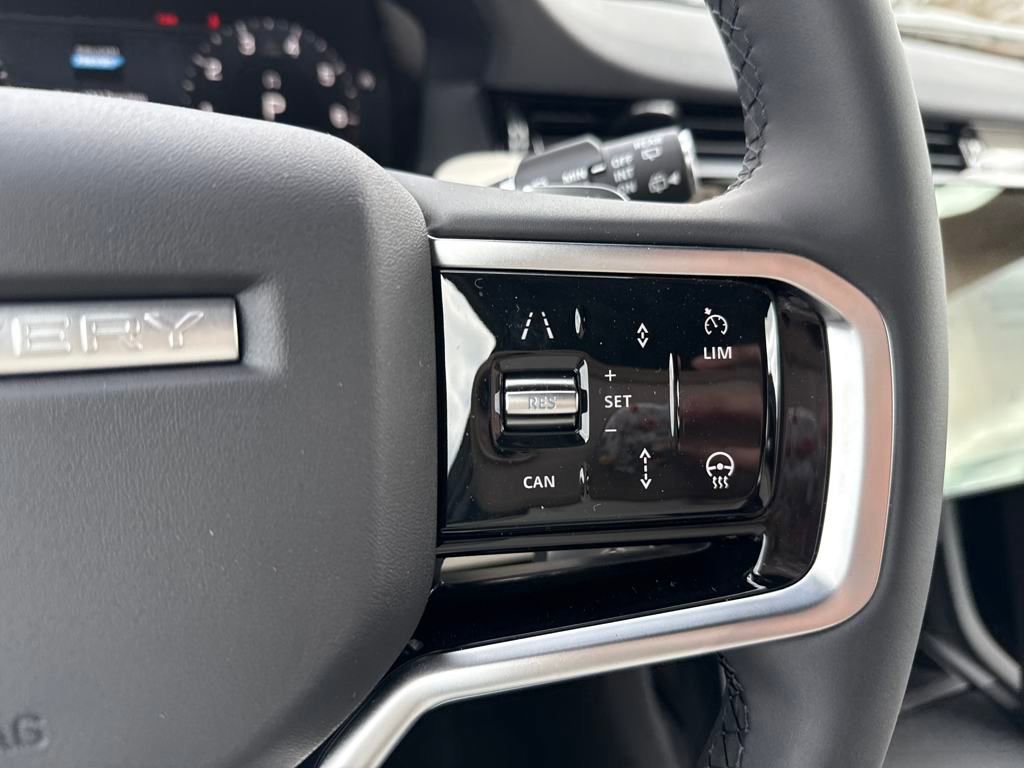 New 2025 Land Rover Discovery Sport Dynamic SE image 21