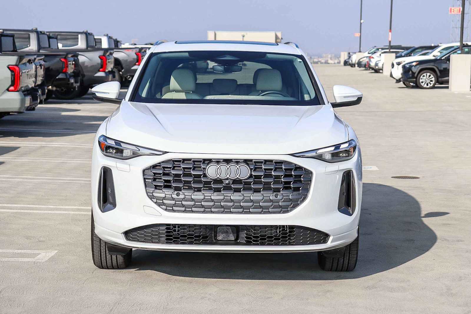 Used 2025 Audi Q5 Premium w/ Convenience Package image 2