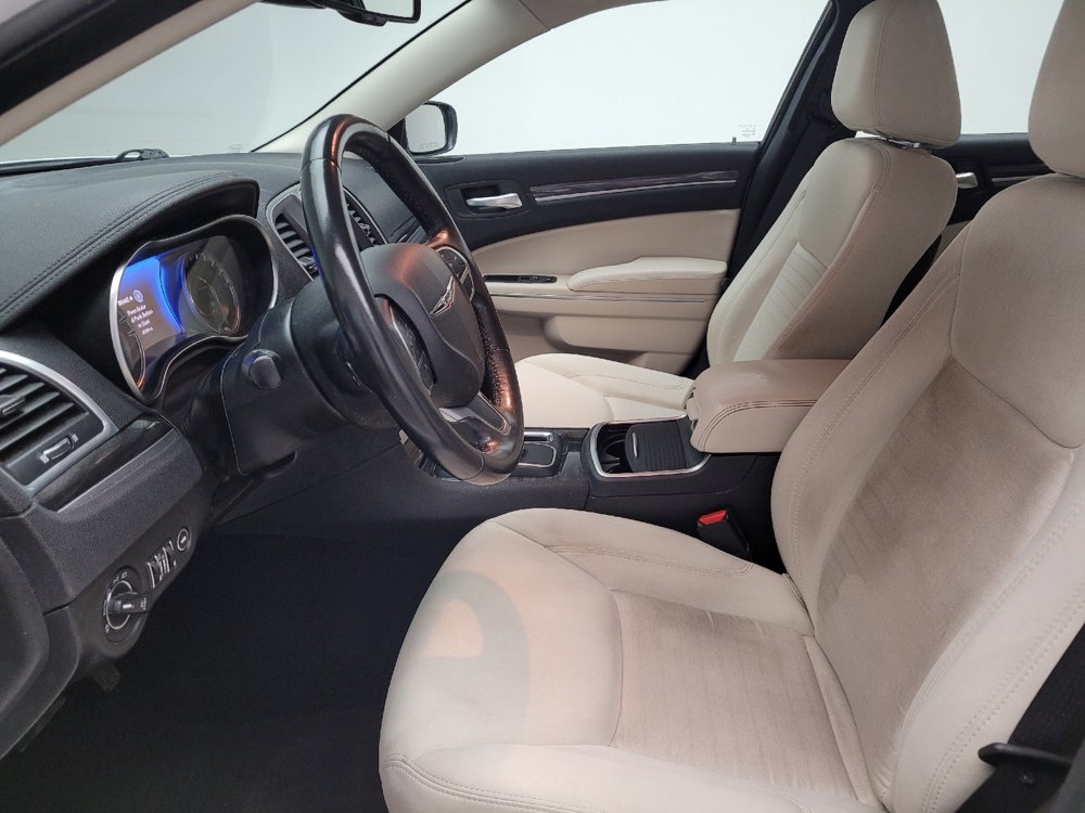 Used 2019 Chrysler 300 Touring w/ Driver Convenience Group RWD image 17