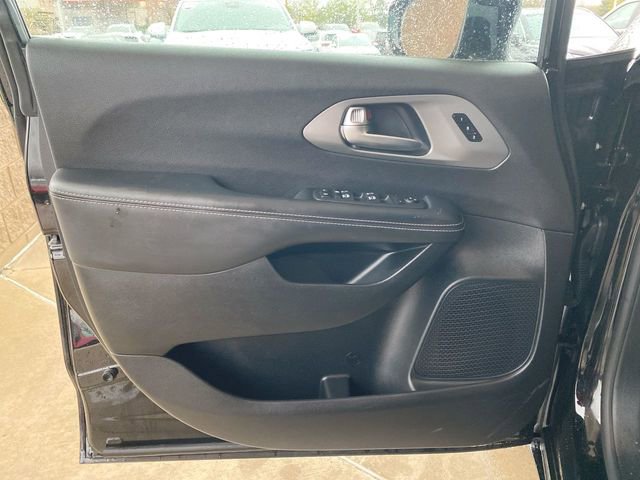 Used 2025 Chrysler Pacifica Select FWD image 20