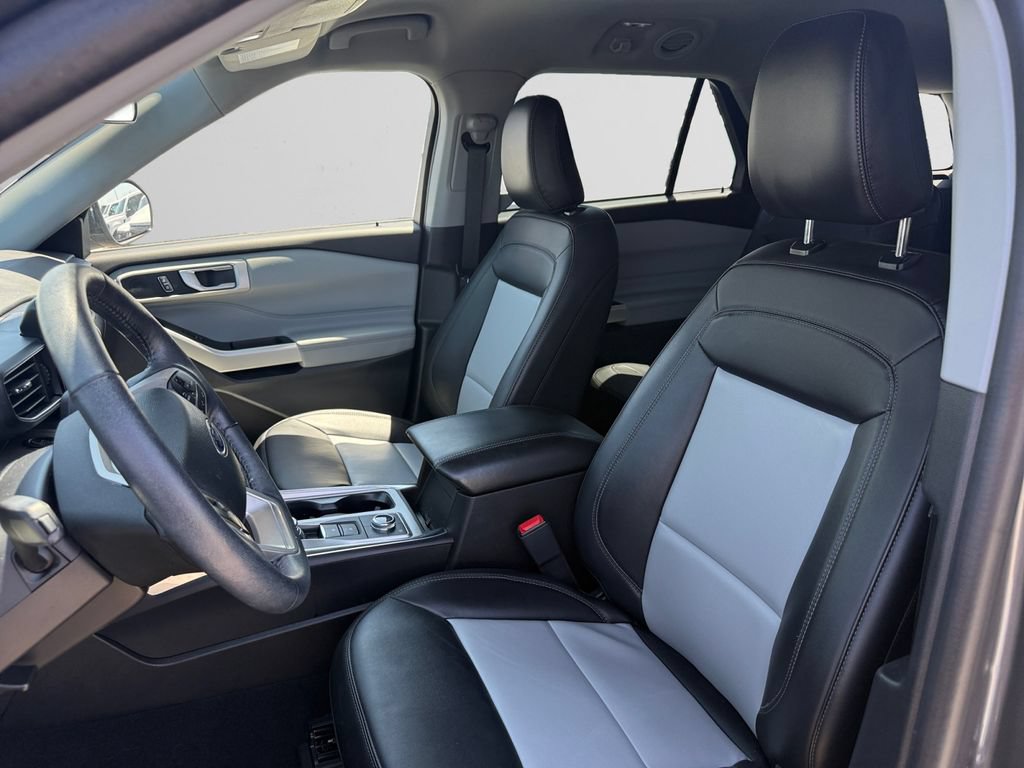 Used 2023 Ford Explorer XLT w/ Equipment Group 202A AWD/4WD image 5