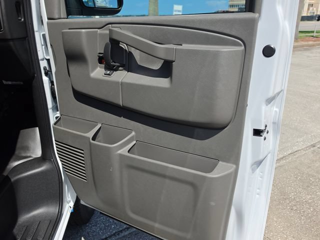 New 2026 Chevrolet Express 3500 RWD image 10