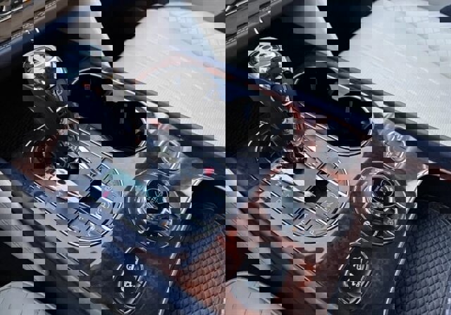 Used 2018 Bentley Bentayga Onyx Edition image 19