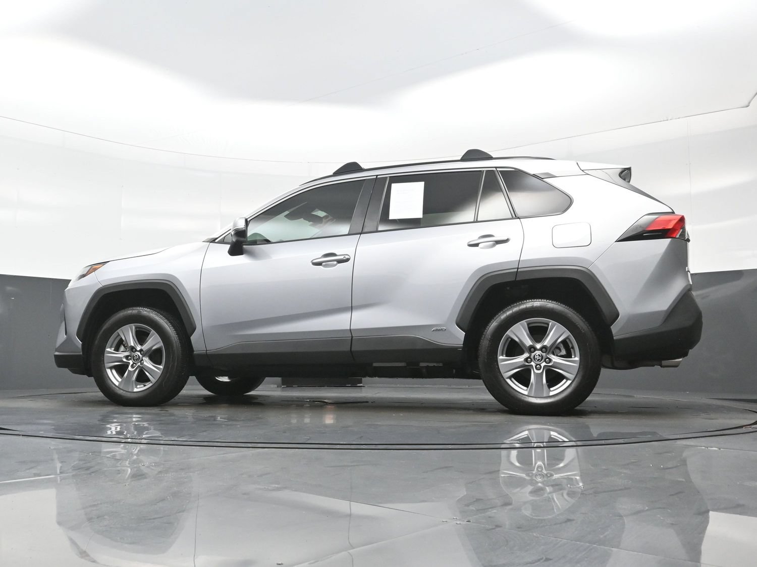 Used 2022 Toyota RAV4 XLE w/ Convenience Package AWD/4WD image 29
