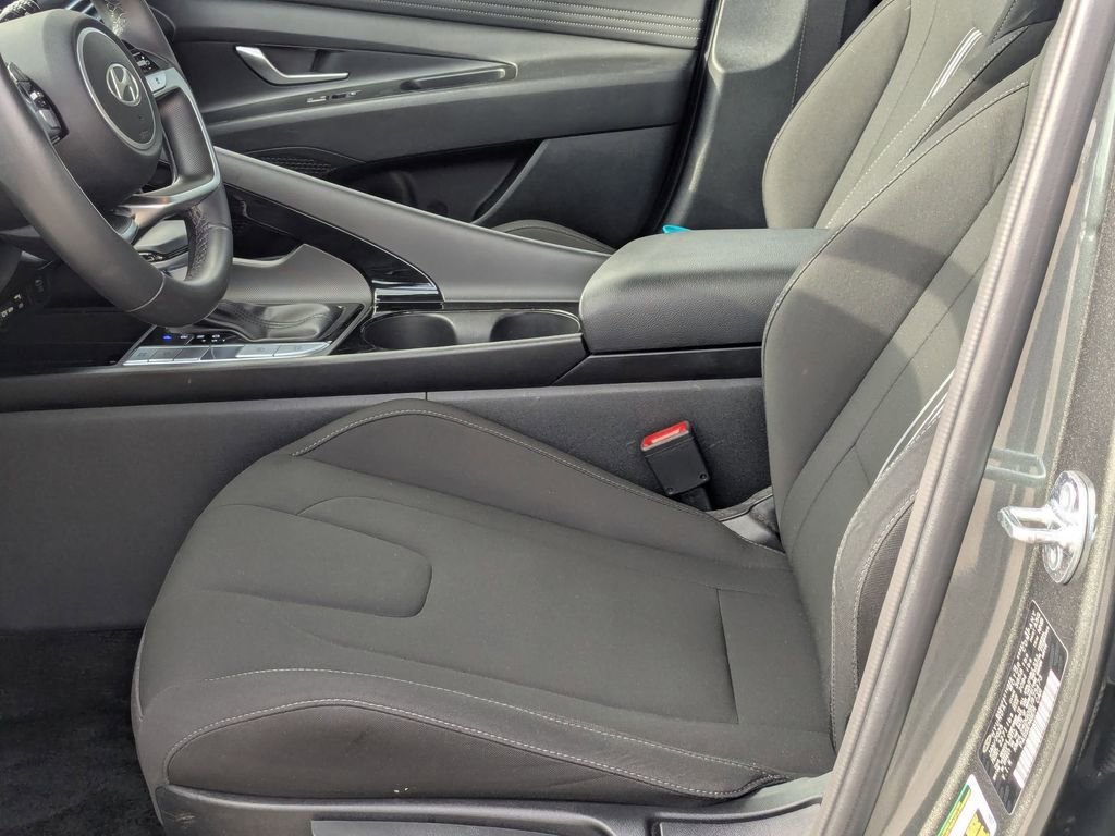 Used 2025 Hyundai Elantra SEL image 20
