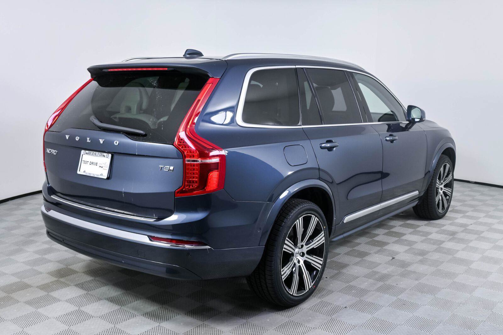 Certified 2025 Volvo XC90 T8 Plus w/ Protection Package Premier AWD/4WD image 28