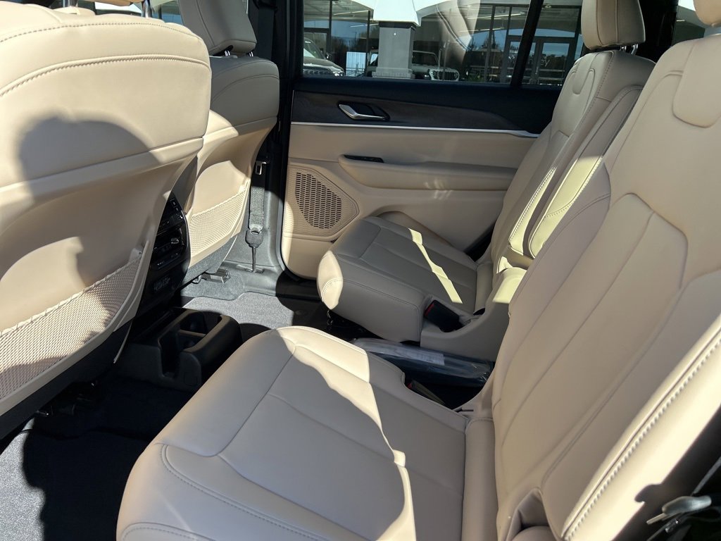 New 2025 Jeep Grand Cherokee L Limited image 18