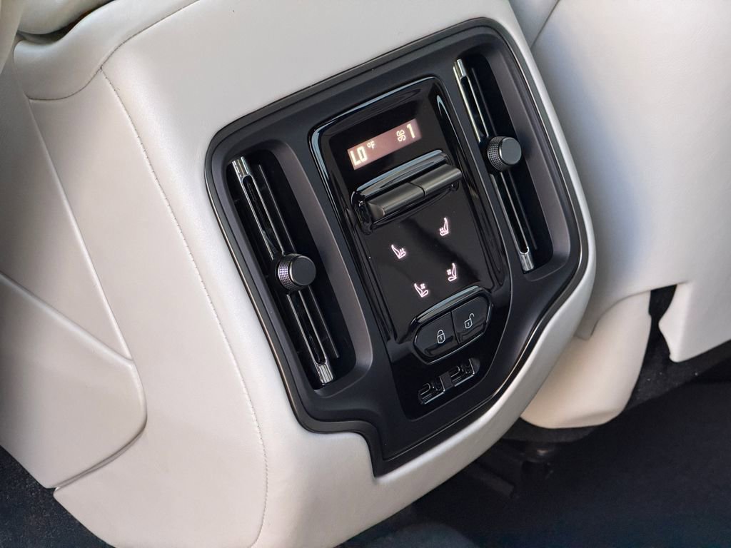 New 2026 Aston Martin DBX 707 image 35