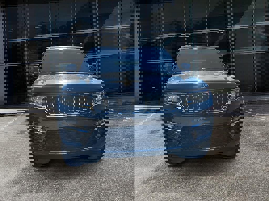 New 2025 Jeep Grand Cherokee Limited image 2