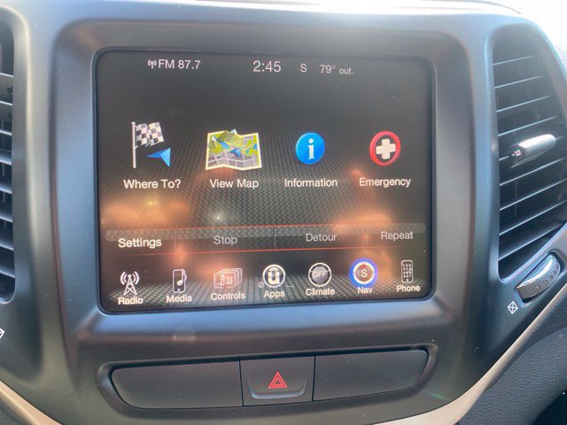 Used 2017 Jeep Cherokee Latitude w/ Comfort/Convenience Group FWD image 12