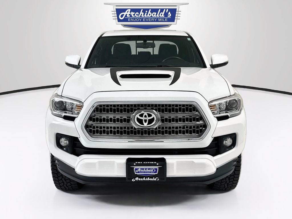 Used 2017 Toyota Tacoma TRD Sport AWD/4WD image 2