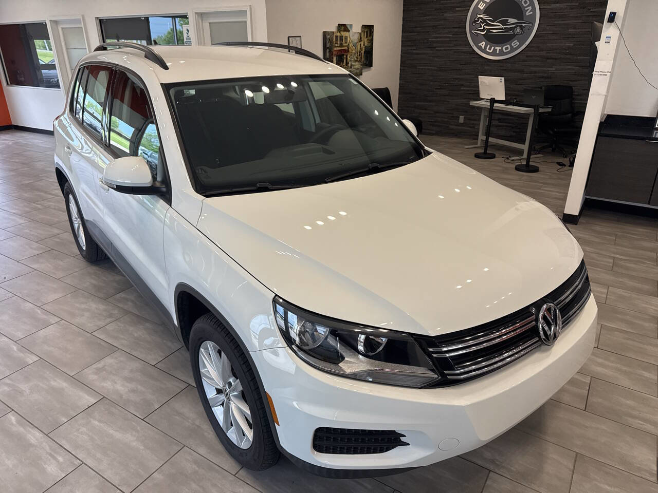 Used 2017 Volkswagen Tiguan Limited w/ Premium Package FWD image 9