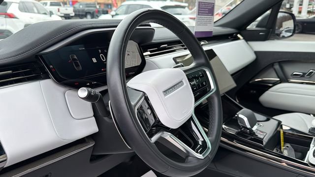 Used 2025 Land Rover Range Rover Sport SE image 10