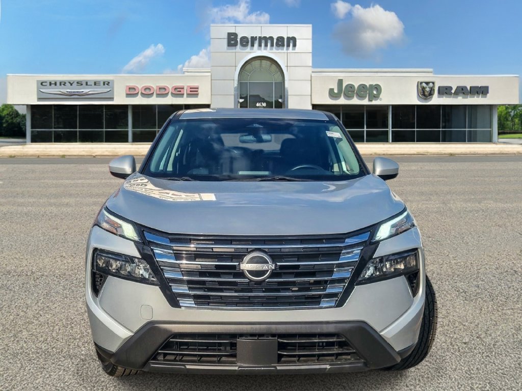 Used 2024 Nissan Rogue SV AWD/4WD image 6