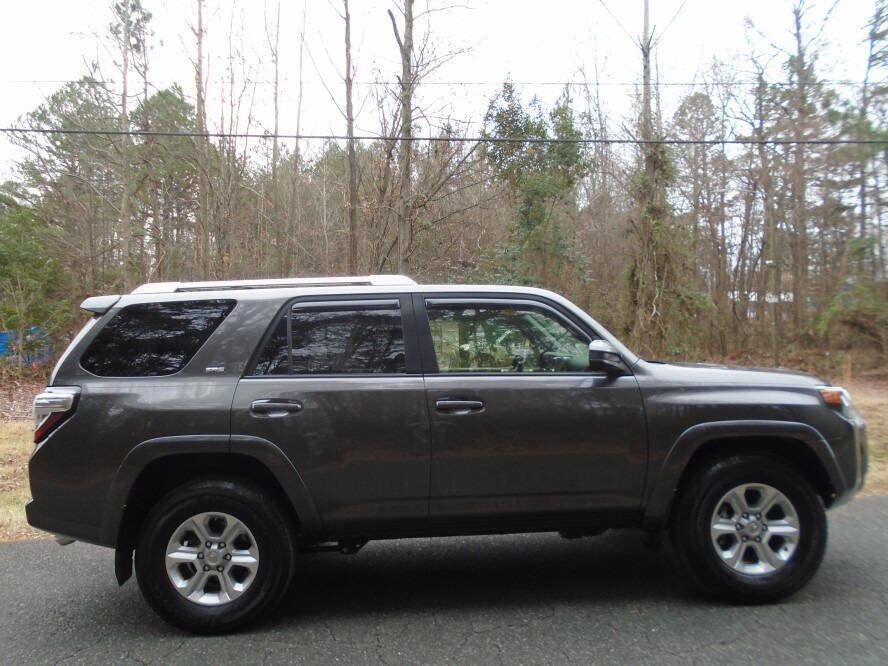 Used 2018 Toyota 4Runner SR5 image 4