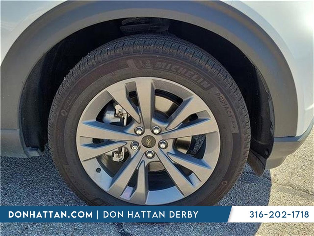 Used 2023 Ford Explorer XLT w/ Equipment Group 202A image 4