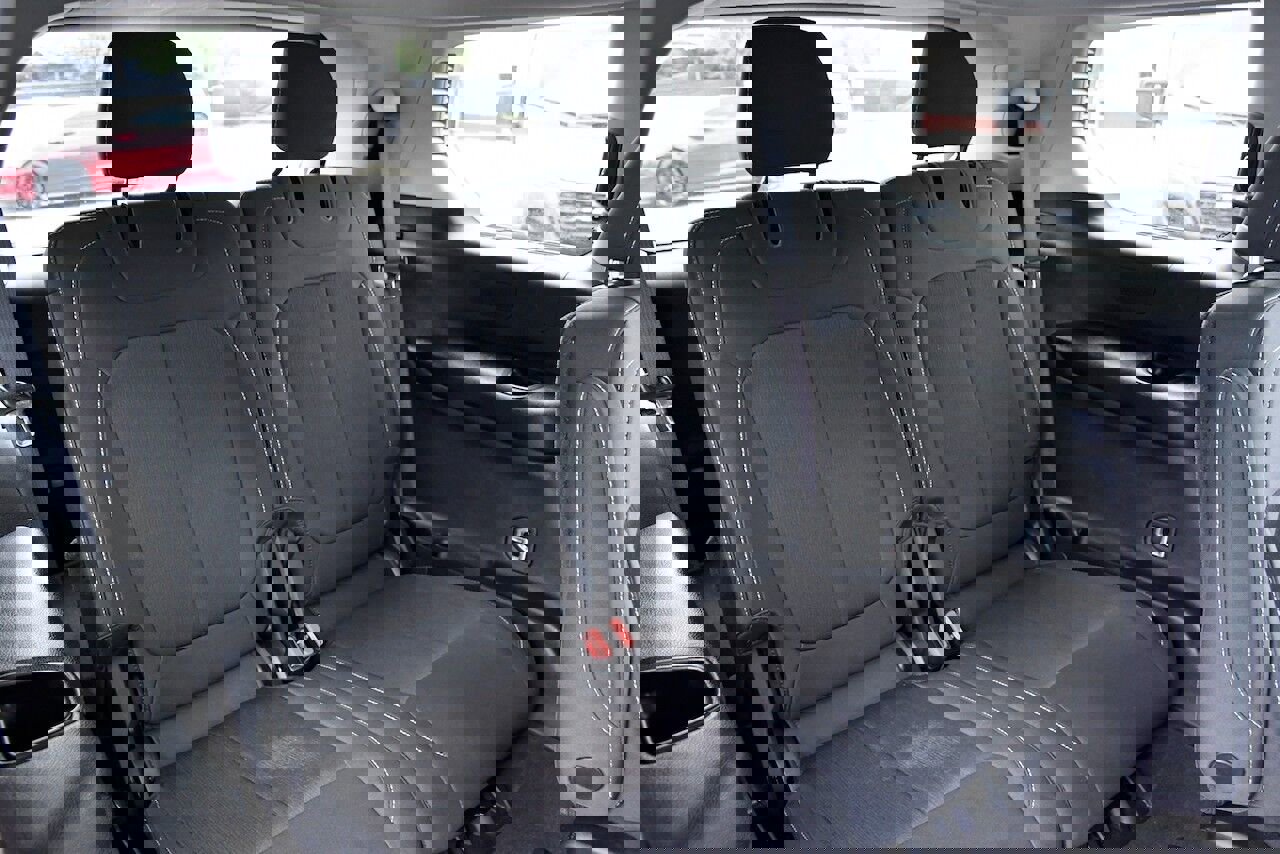 Used 2023 Jeep Grand Cherokee L Laredo image 15