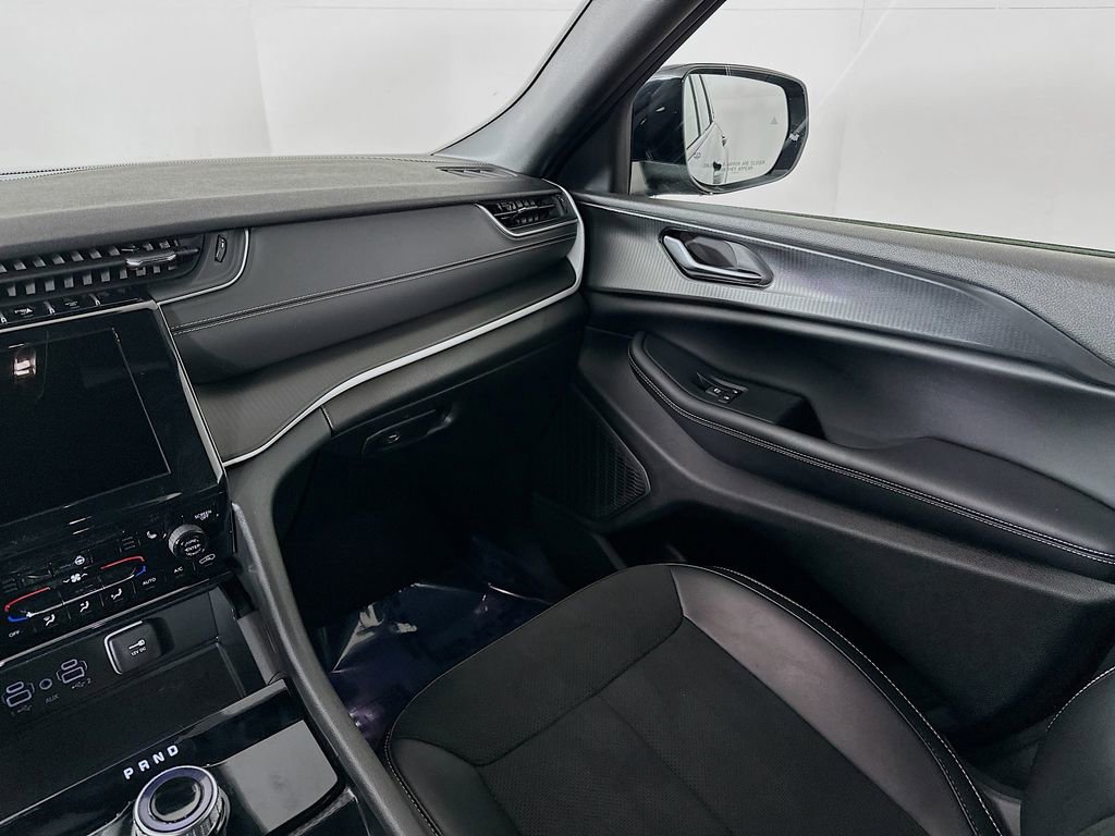 Certified 2024 Jeep Grand Cherokee Altitude image 34