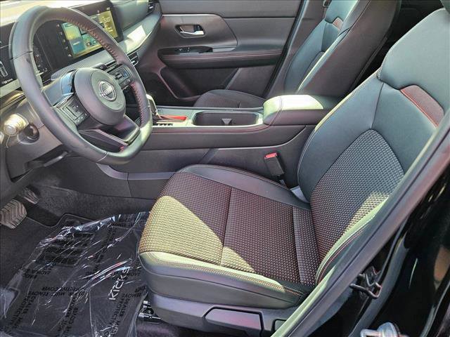 Used 2025 Nissan Kicks SR FWD image 15