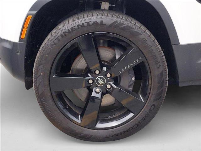 New 2024 Land Rover Defender 110 SE image 10