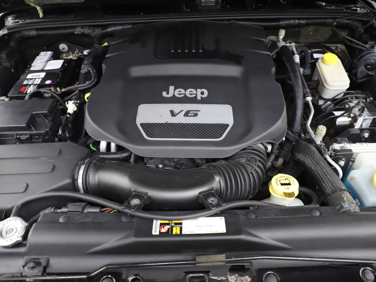 Used 2016 Jeep Wrangler Unlimited Rubicon w/ Dual Top Group image 27