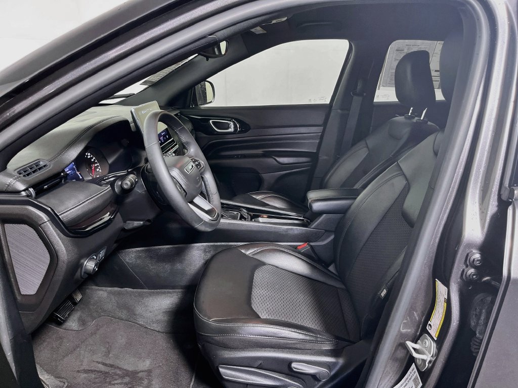 Used 2022 Jeep Compass Latitude FWD image 12